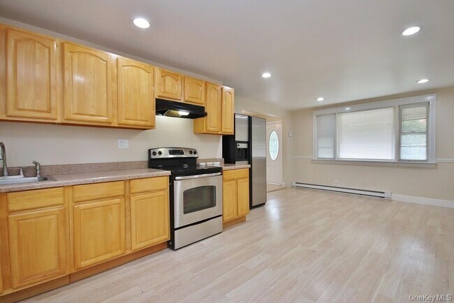Primary Photo - 208 Myrtle Ave