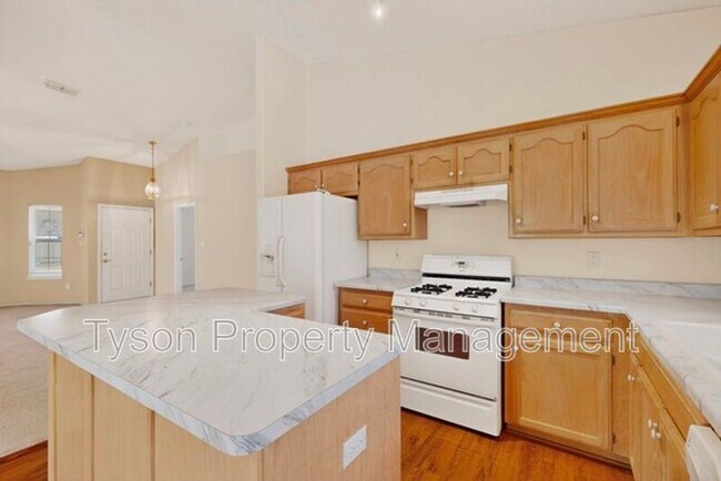 Building Photo - 7411 Peregrine Rd NE