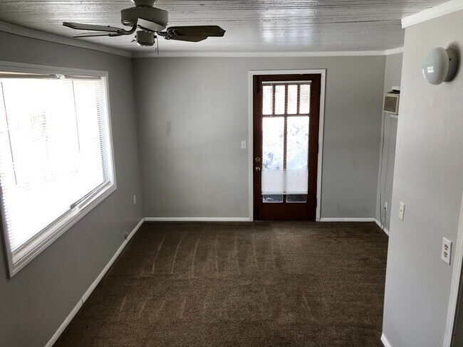 Building Photo - 2 bedrooms with sunroom, 1 bath , spacious kitchen, tons of historic features!  New kitchen and b...