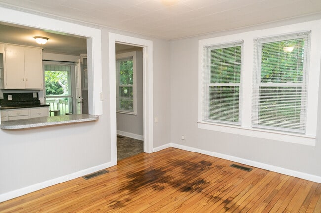 Building Photo - 508 Robbins Ave NW