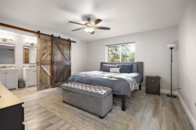 Building Photo - 1009 Rolling Green Cir