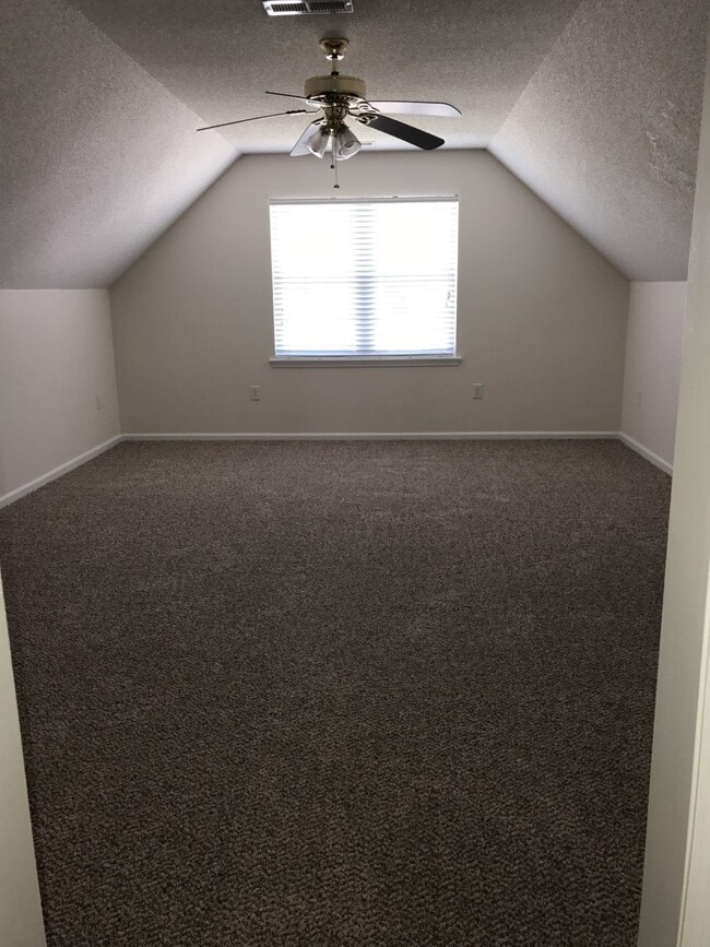 Building Photo - 203 Smallberry Ct