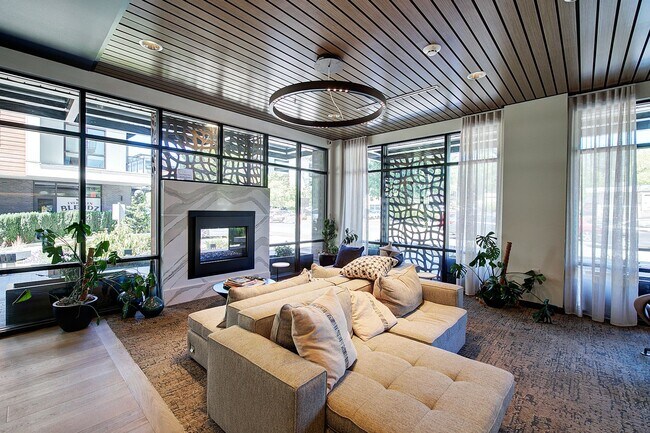 Building Photo - 0bd/1ba Kirkland Condo