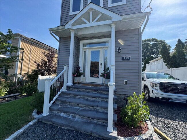 Building Photo - 119 Whittier Dr
