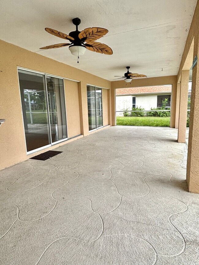 Unbeatable 3br 2bt home with a pool 1596 Nuremberg Blvd