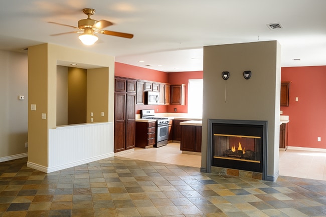 Building Photo - 653 Contenta Ct