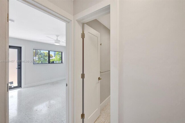 Building Photo - 2190 NE 51st Ct