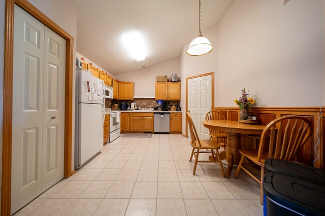 Building Photo - 8772 Coburn Ct
