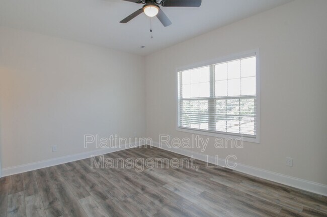 Building Photo - 550 Peachers Mill Rd