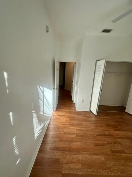 Building Photo - 220 Crestwood Cir