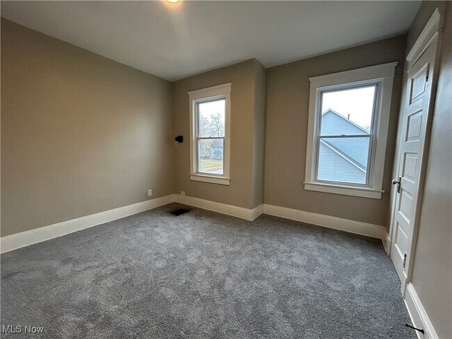 Building Photo - 7417 Linwood Ave