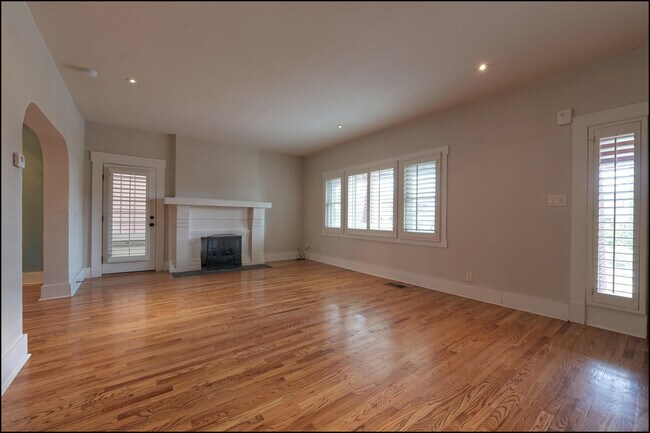 Building Photo - 1420 Hawthorne St