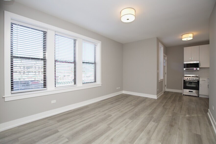 Building Photo - 3853 N Janssen Ave