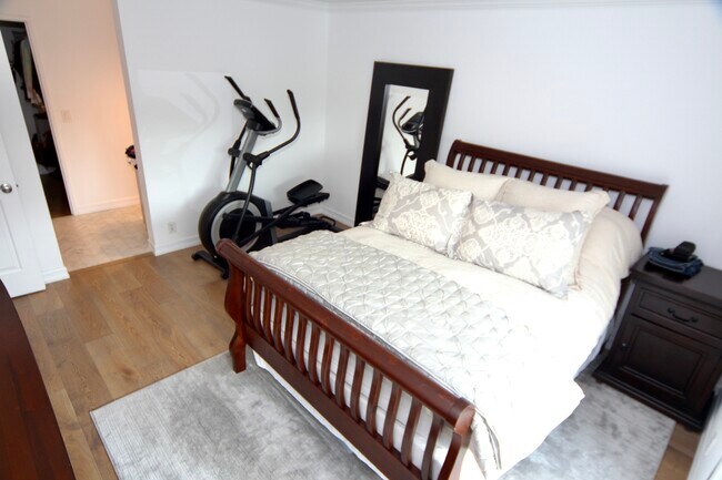 Master bedroom with walk in closet - 800 N Juanita Ave