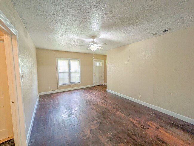Building Photo - 3350 Cherry Dr