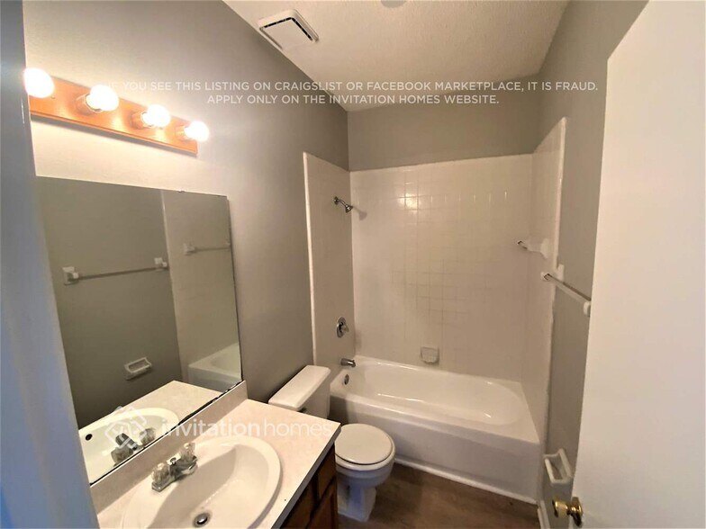 Building Photo - 1651 Ashwood Cir
