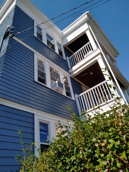 Building Photo - 21 Saint Peter St