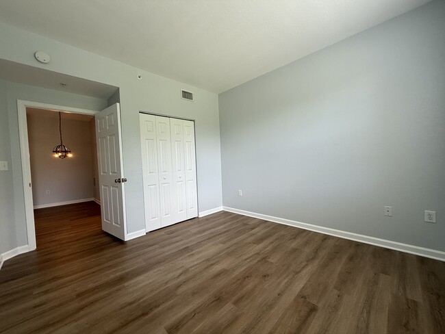 Building Photo - 440 S Villa San Marco Dr