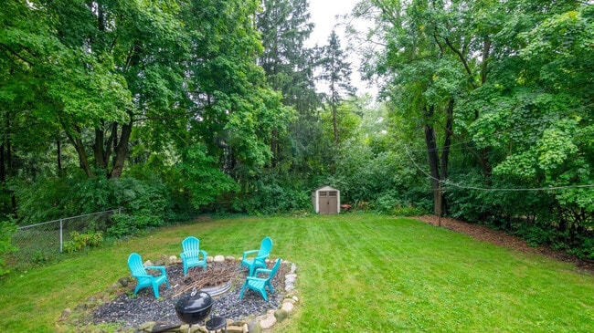 Building Photo - 406 Manor Dr