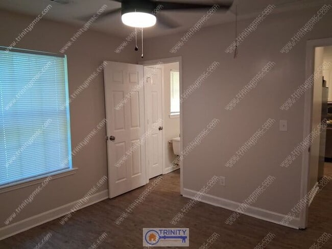 Building Photo - NEWLY UPDATED!! Ready and waiting for you!