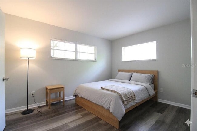 Building Photo - 3826 NW 14th Pl