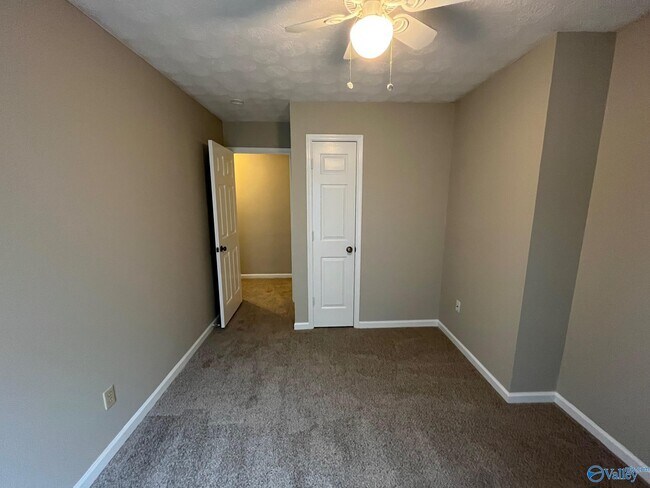 Building Photo - 2006 Lancaster Ave SW