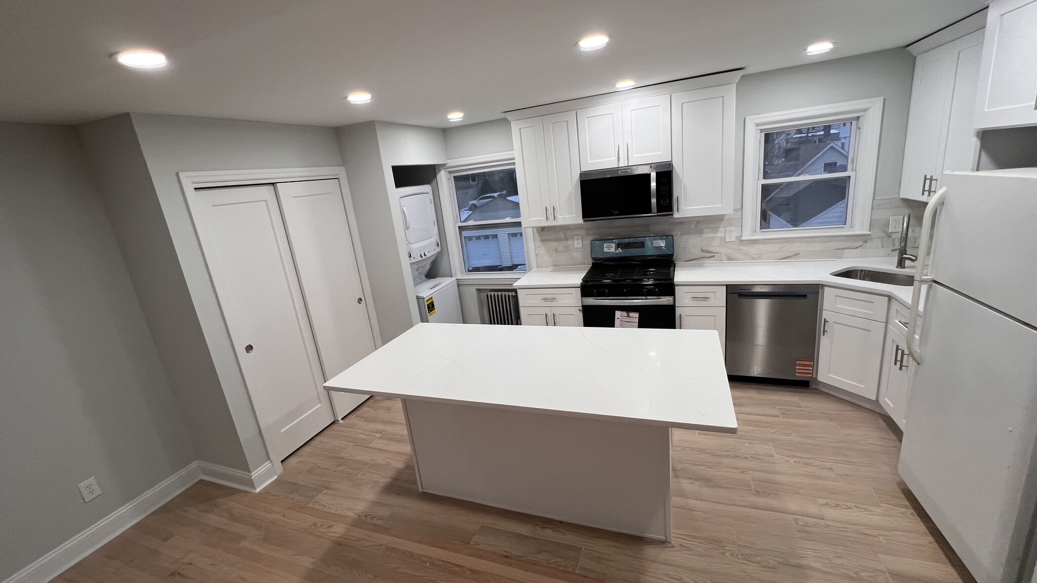 Building Photo - 86 N Walnut St