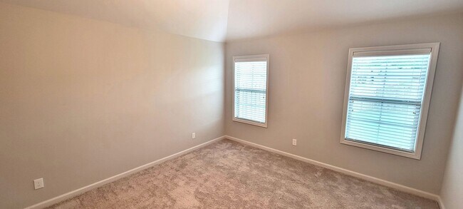 Building Photo - 844 Hedgefield Way