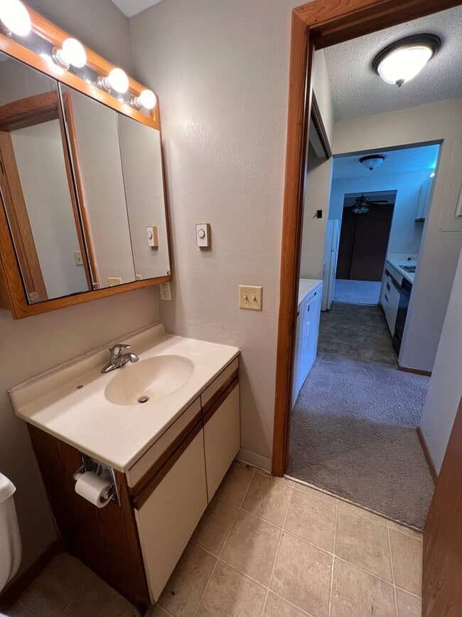 Building Photo - 802 Benton Dr