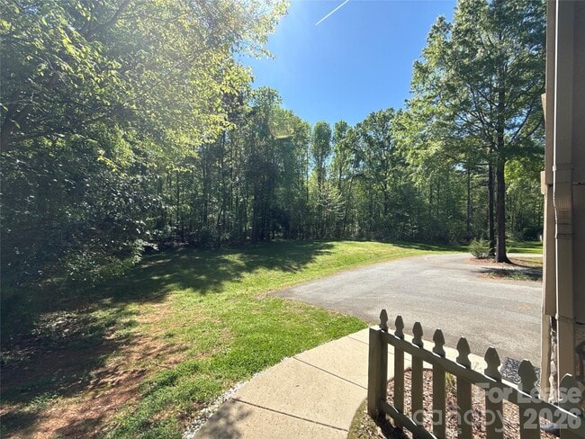 Building Photo - 13930 Idlewild Rd