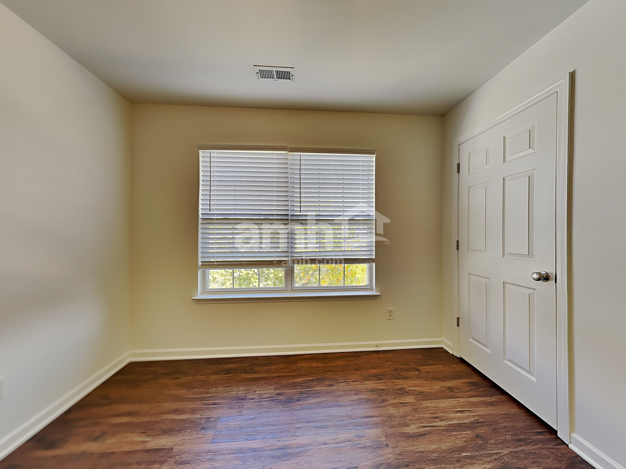Building Photo - 105 Meadow Crest Ct
