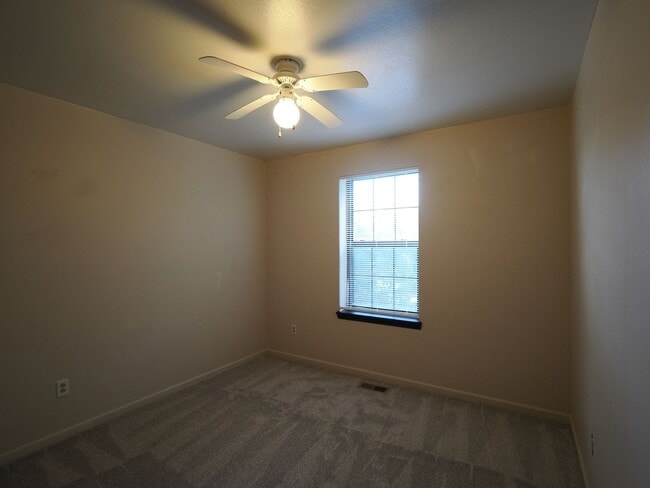 Building Photo - 3 Bdrm, 2.5 Bath Home off of Powers!