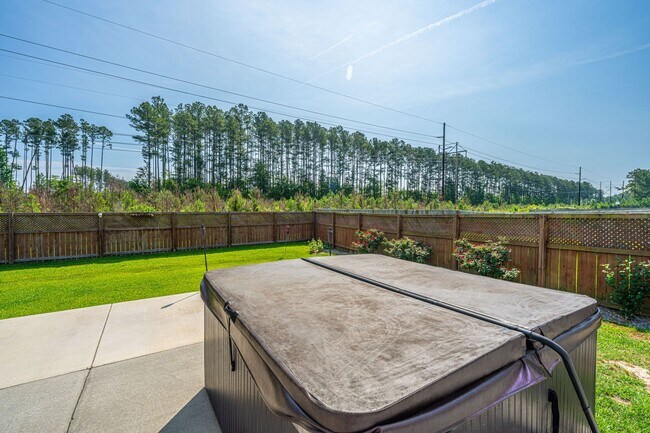 Building Photo - 201 Bigleaf Ct