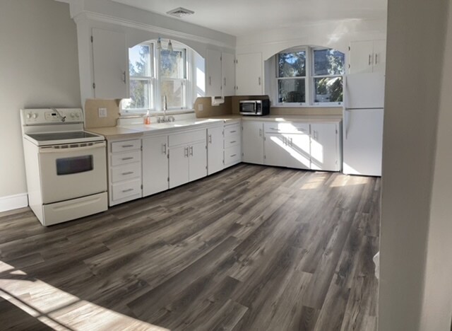 New floor, Room for a table or small island. - 1240 Manor St