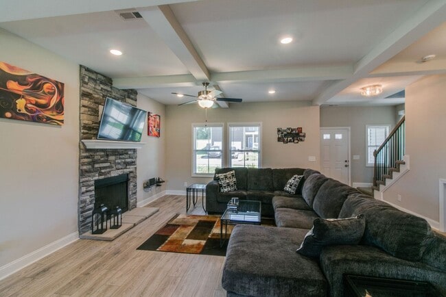 Building Photo - 1132 Eagle's View Dr