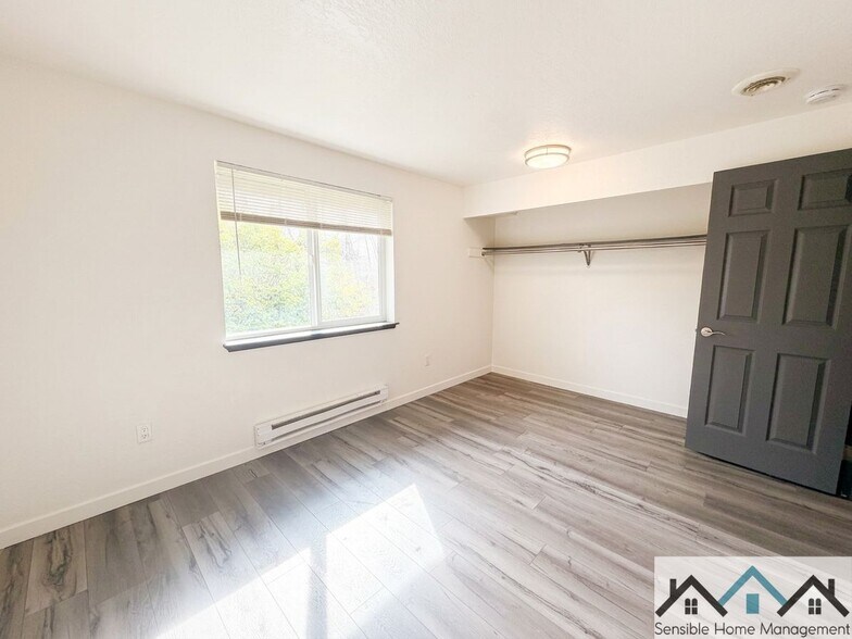 Building Photo - 1018 76 St Ct E