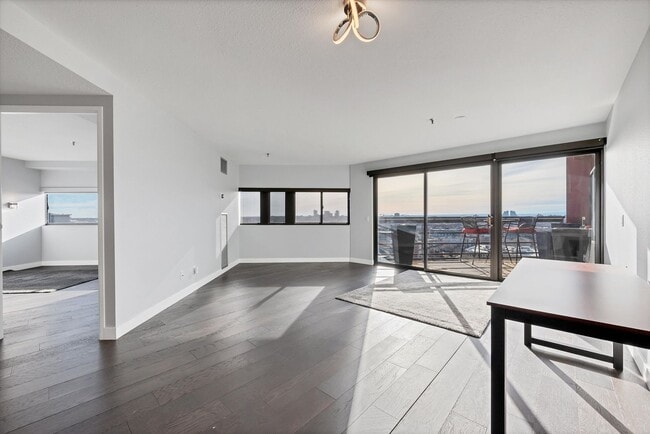 Building Photo - 100 Park Ave W