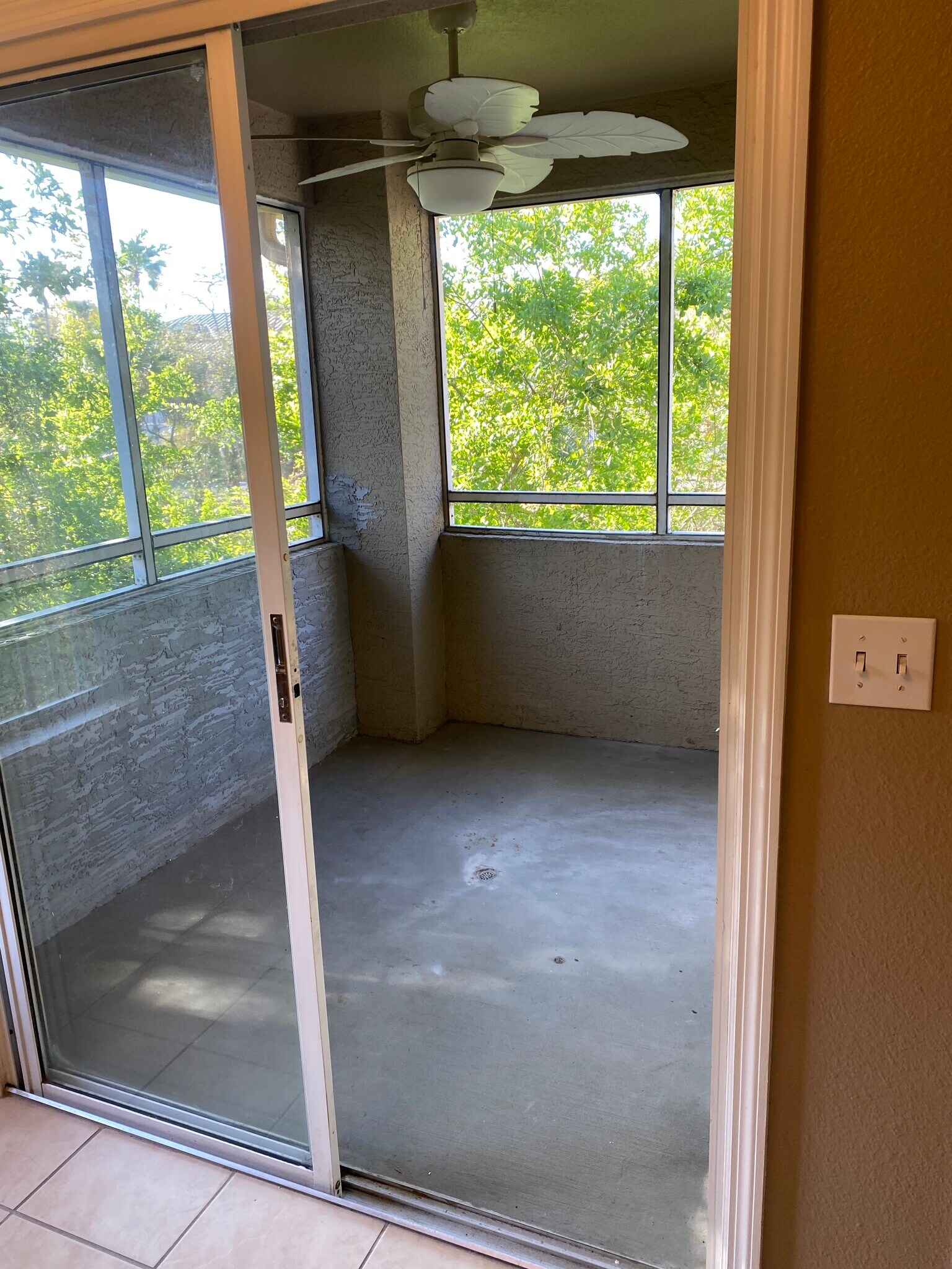 Screened balcony - 1655 The Greens Way