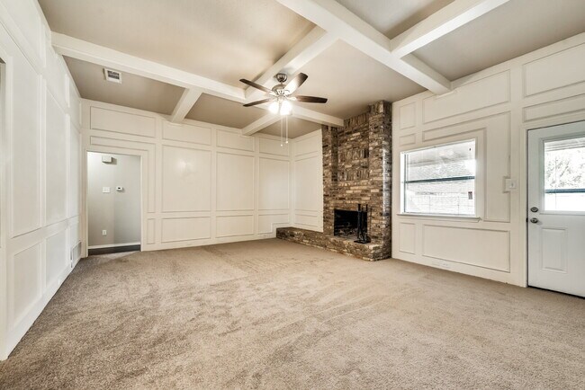 Building Photo - $2200 Wylie: Single level house with wood ...