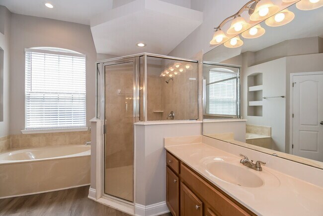 Building Photo - 672 Mandy Oaks Dr