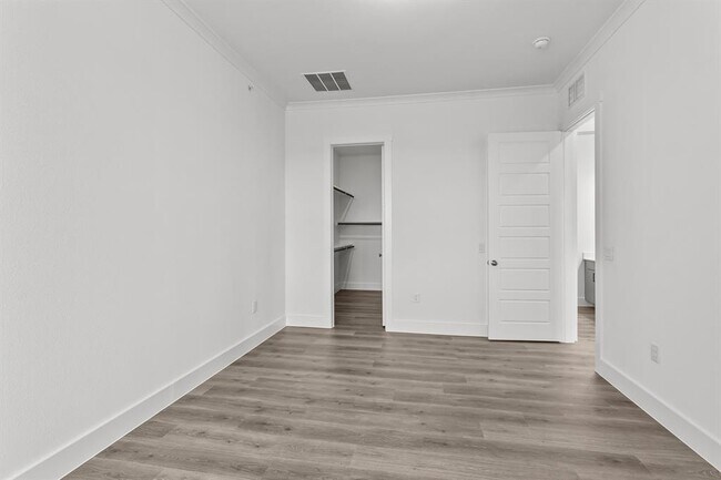 Building Photo - 1664 Hillside Terrace