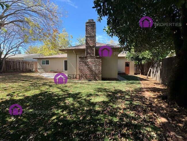 Building Photo - 1840 Sandalwood Dr