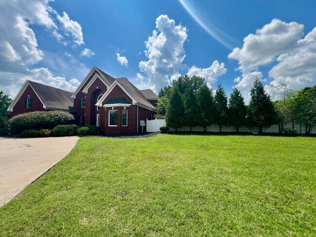 Building Photo - 2903 St Johns Dr