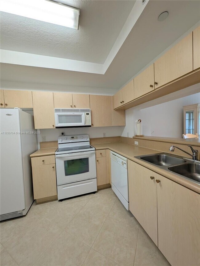 Building Photo - 4723 Lucerne Lakes Blvd E