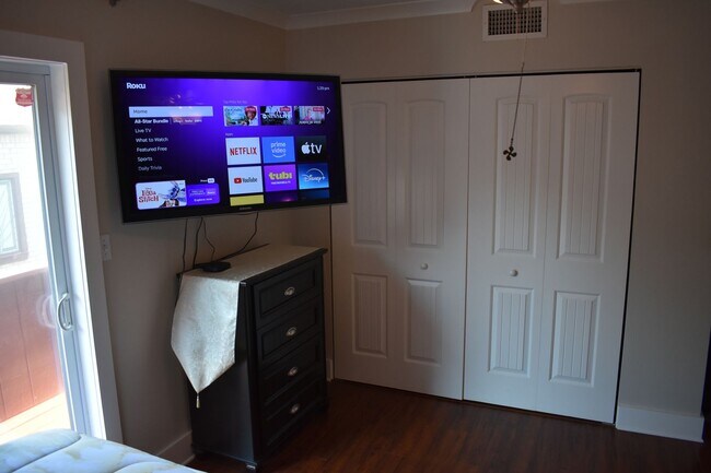 Building Photo - Waterfront Paradise - Fully Furnished Townhome - All Utilities Included