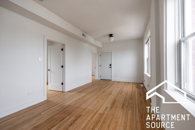 Building Photo - 3049 W Medill Ave