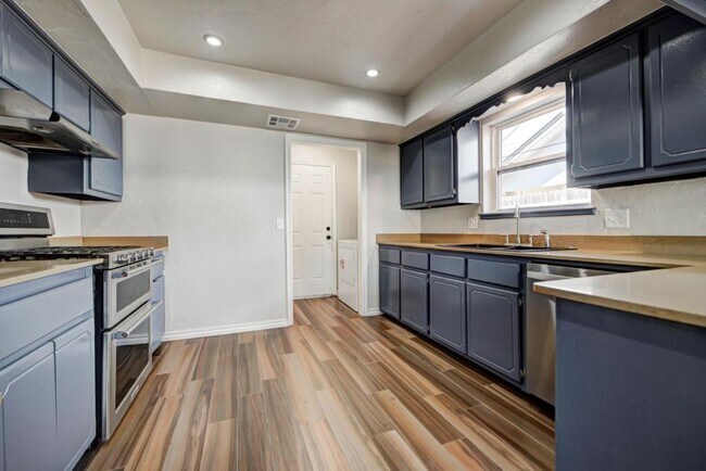 Building Photo - 1011 W Gemini Rd