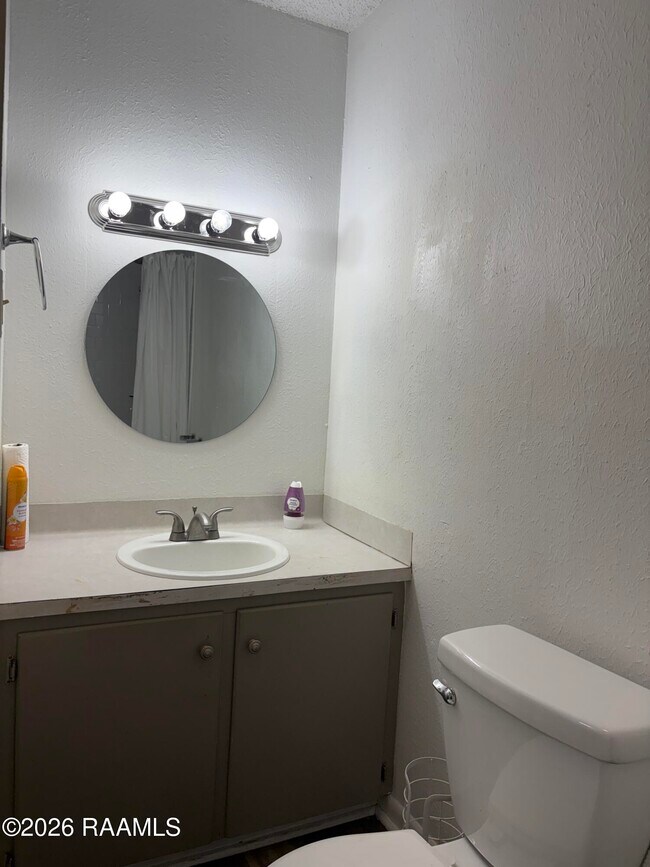 Building Photo - 205 Brookwood Cir