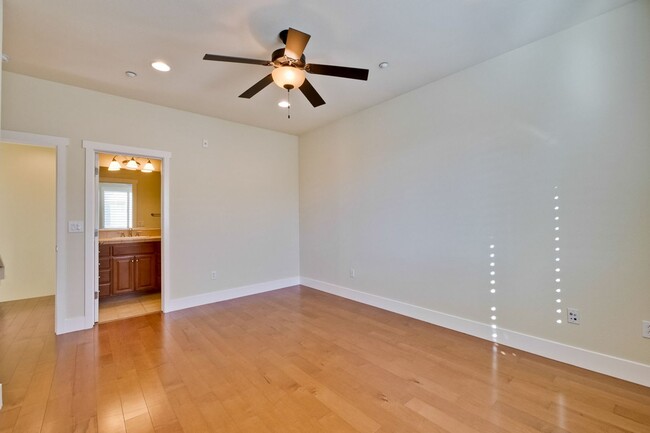 Building Photo - 3-Bed, 3-Bath Home in Sunnyvale near Seven...