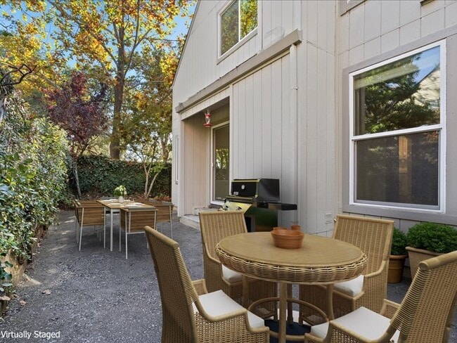 Building Photo - 1304 Foothill Dr